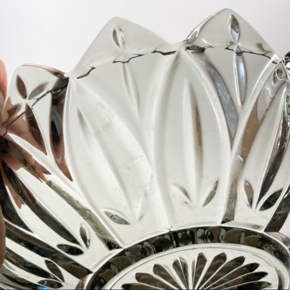 Vintage smoky gray glass sunburst bowl - Picture 5 of 9